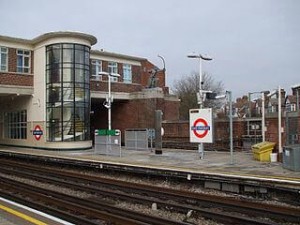 East-Finchley-statue